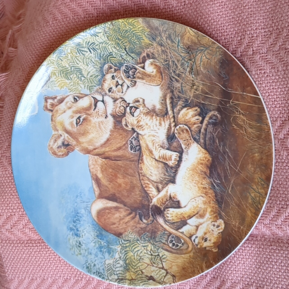 Edwin M. Knowles collectors plate, A Watchful Eye,